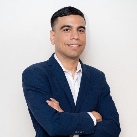 Lic. César de la Rosa — Psicólogo Clínico en Monterrey